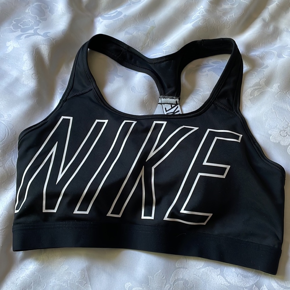 🎉 Host Pic 🎉 Nike bra black and white Dri Fit Sz M